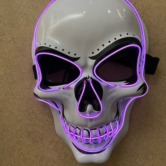 LED Light-Up Clown Mask - Picture 12 of 14